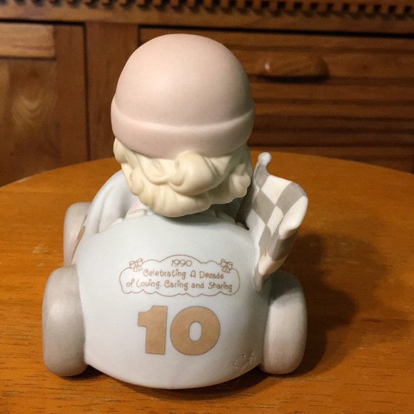Precious Moments Figurine -Ten Years & Still Going - Picture 6 of 9